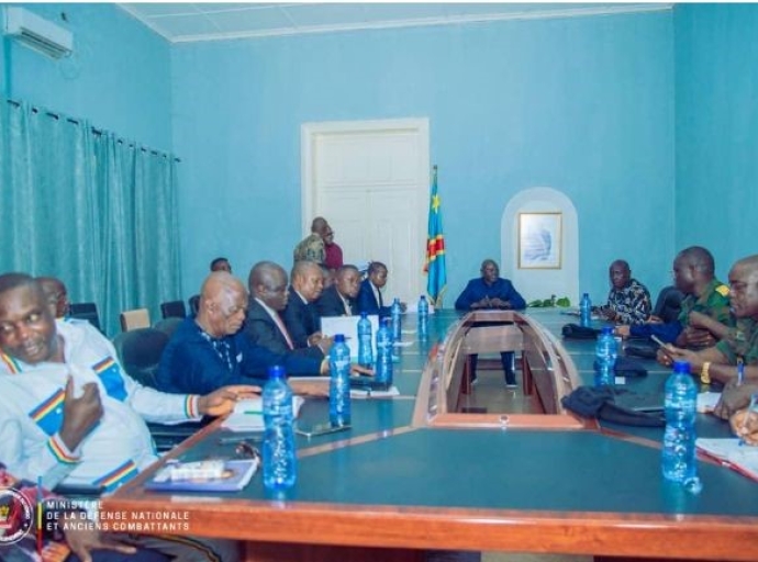 Insécurité à l’Equateur : Guy Kabombo appelle les FARDC à protéger l’intégrité de la RDC